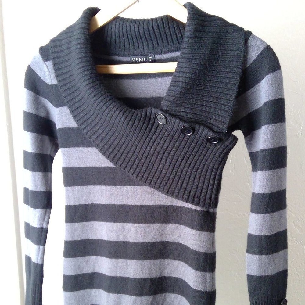 Venus Black and gray strip sweater